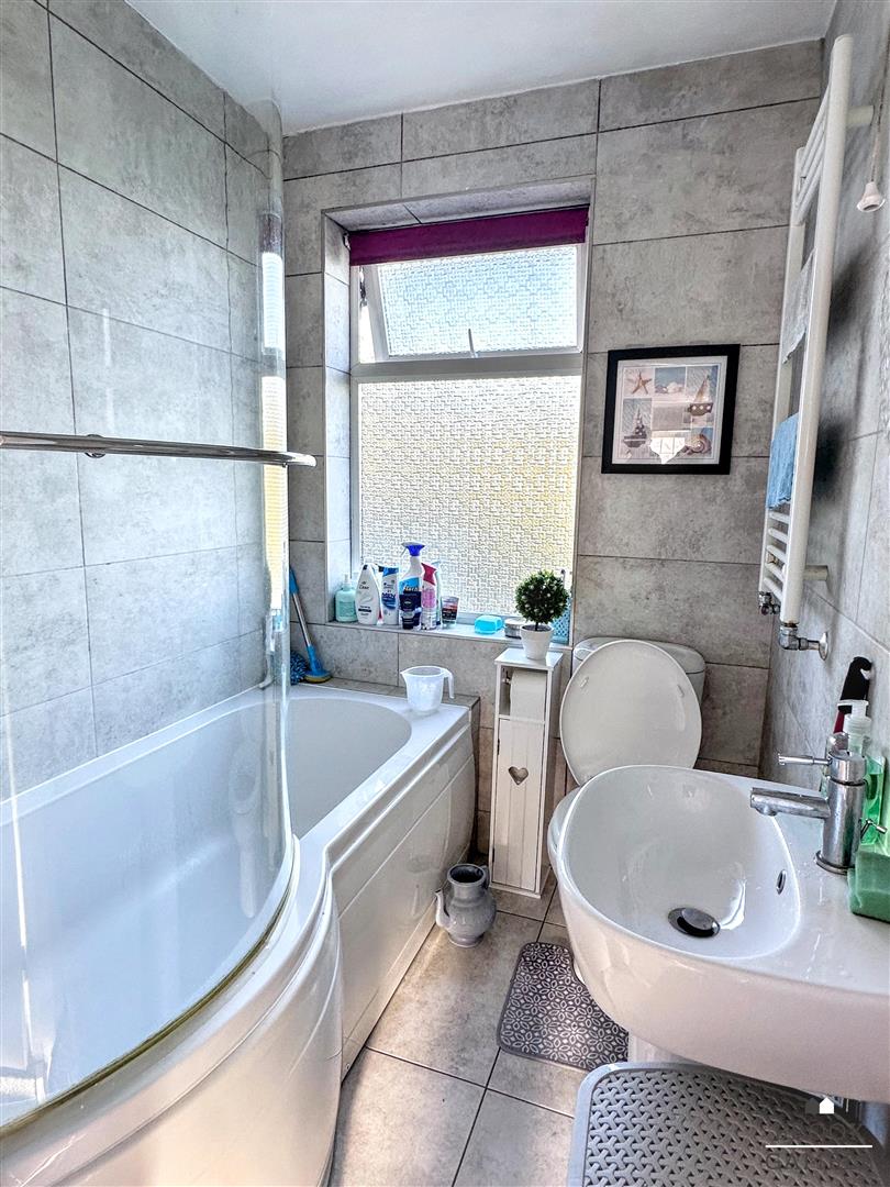3 Bedroom House. Wilton Avenue in Eastbourne,  13